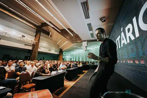Ricardo Nunes no palco da Máquina de Vendas